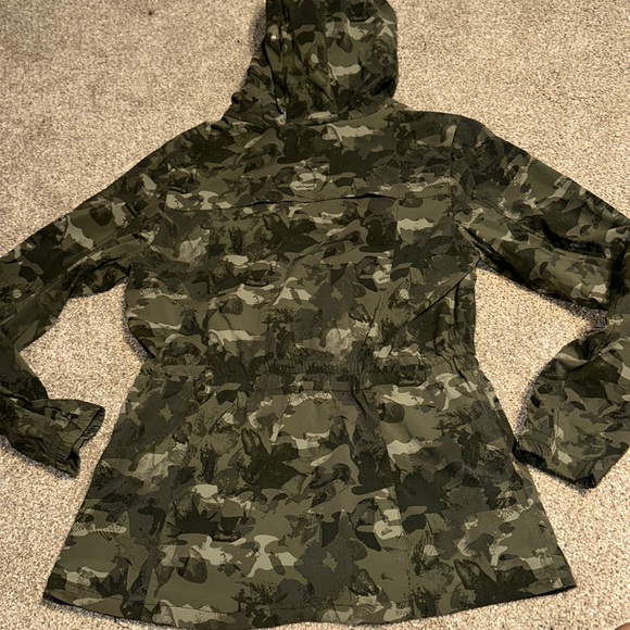 Woman’s Eddie Bauer Atlas Jacket camouflage size small new without tags - Picture 4 of 4